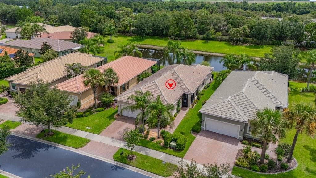 15824 Amber Falls Dr photo 3
