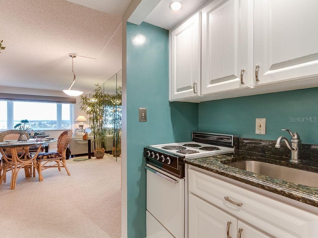 4725 Cove Cir #906 photo 3