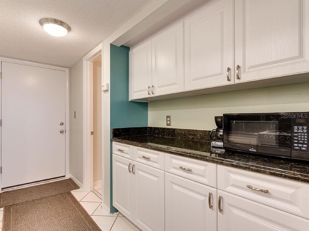 4725 Cove Cir #906 photo 4