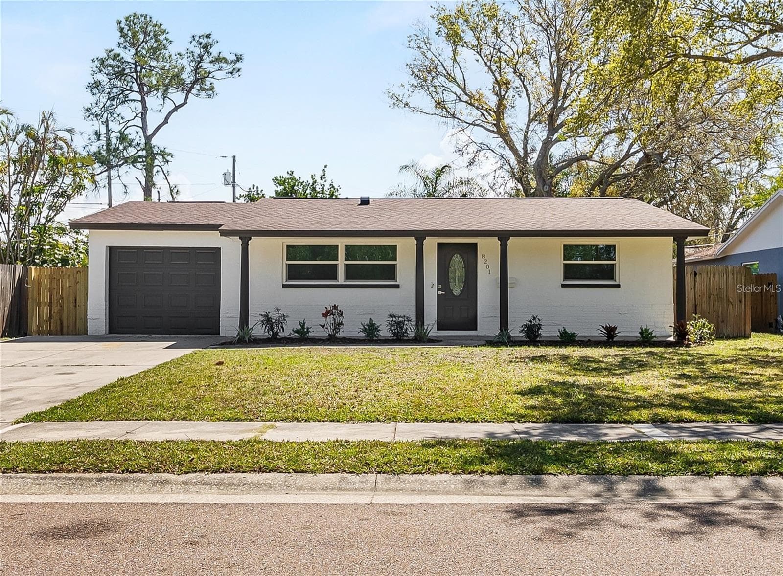 8201 Riverside Dr NE photo 3