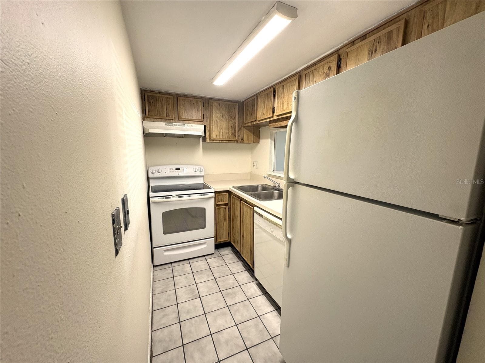 7120 Waterside Dr #106 photo 4