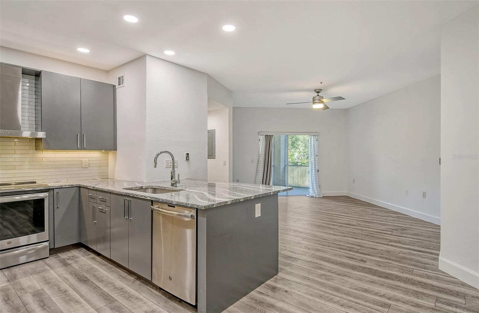 5160 Northridge Rd #107 photo 3