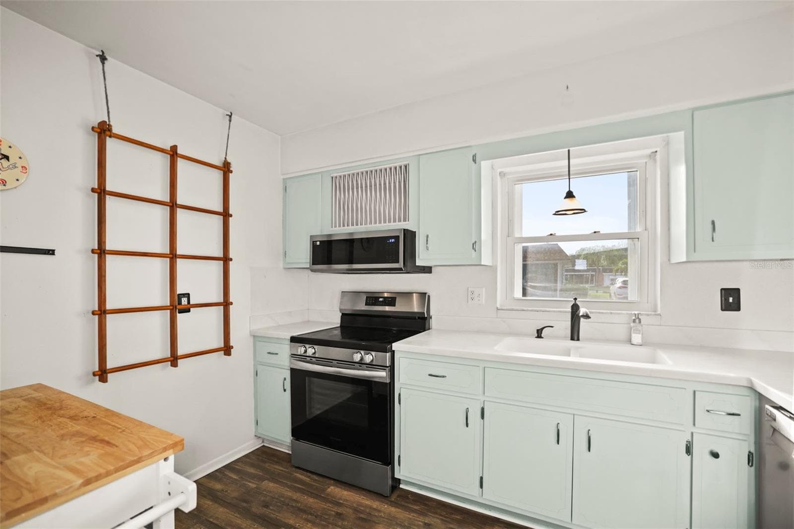 180 Sky Loch Dr W photo 5