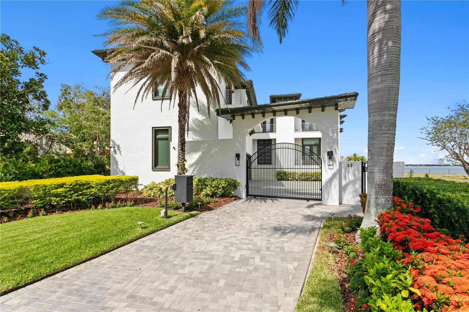 82 Martinique Ave