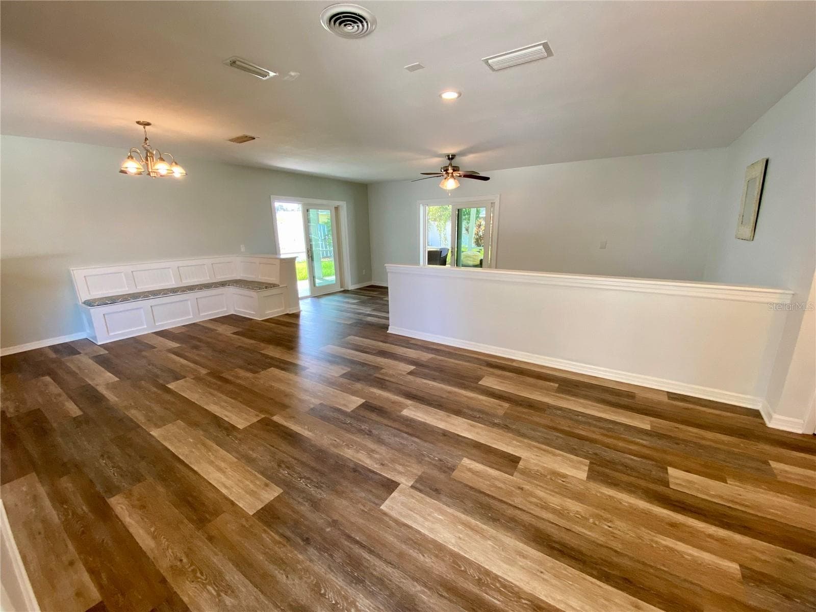 809 Jacaranda Dr photo 3