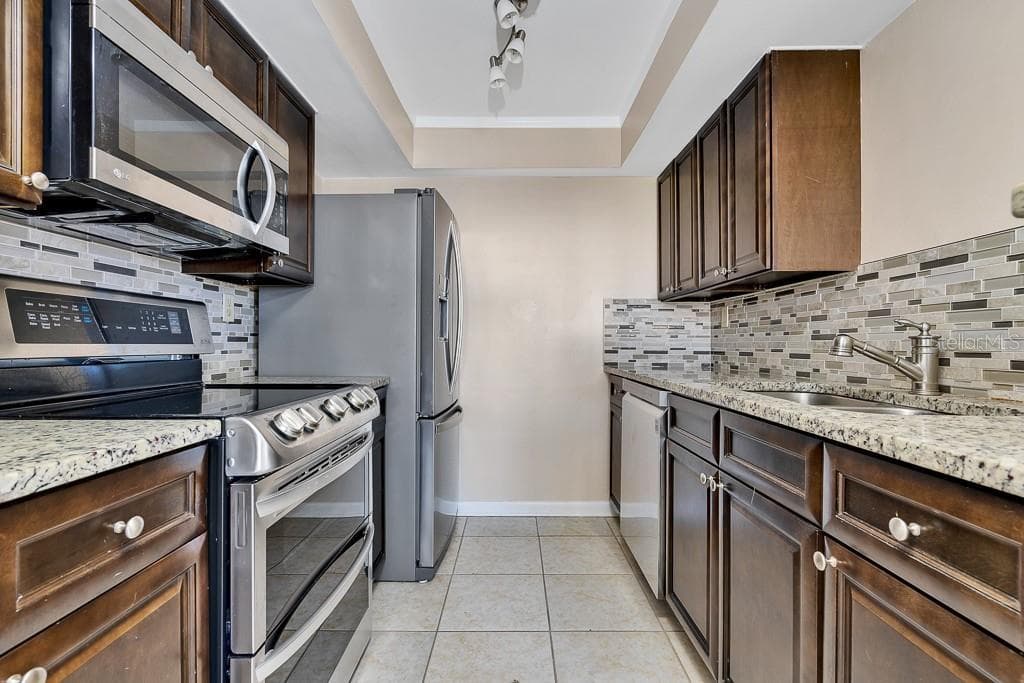 223 Dolphin Pt photo 3