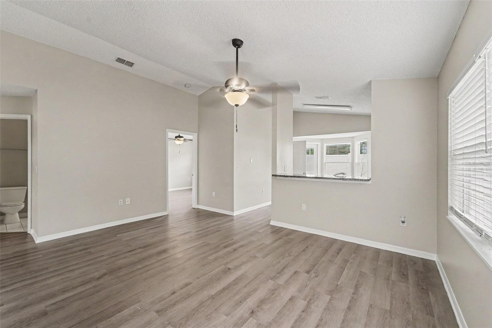 10236 Flagship Ave photo 4