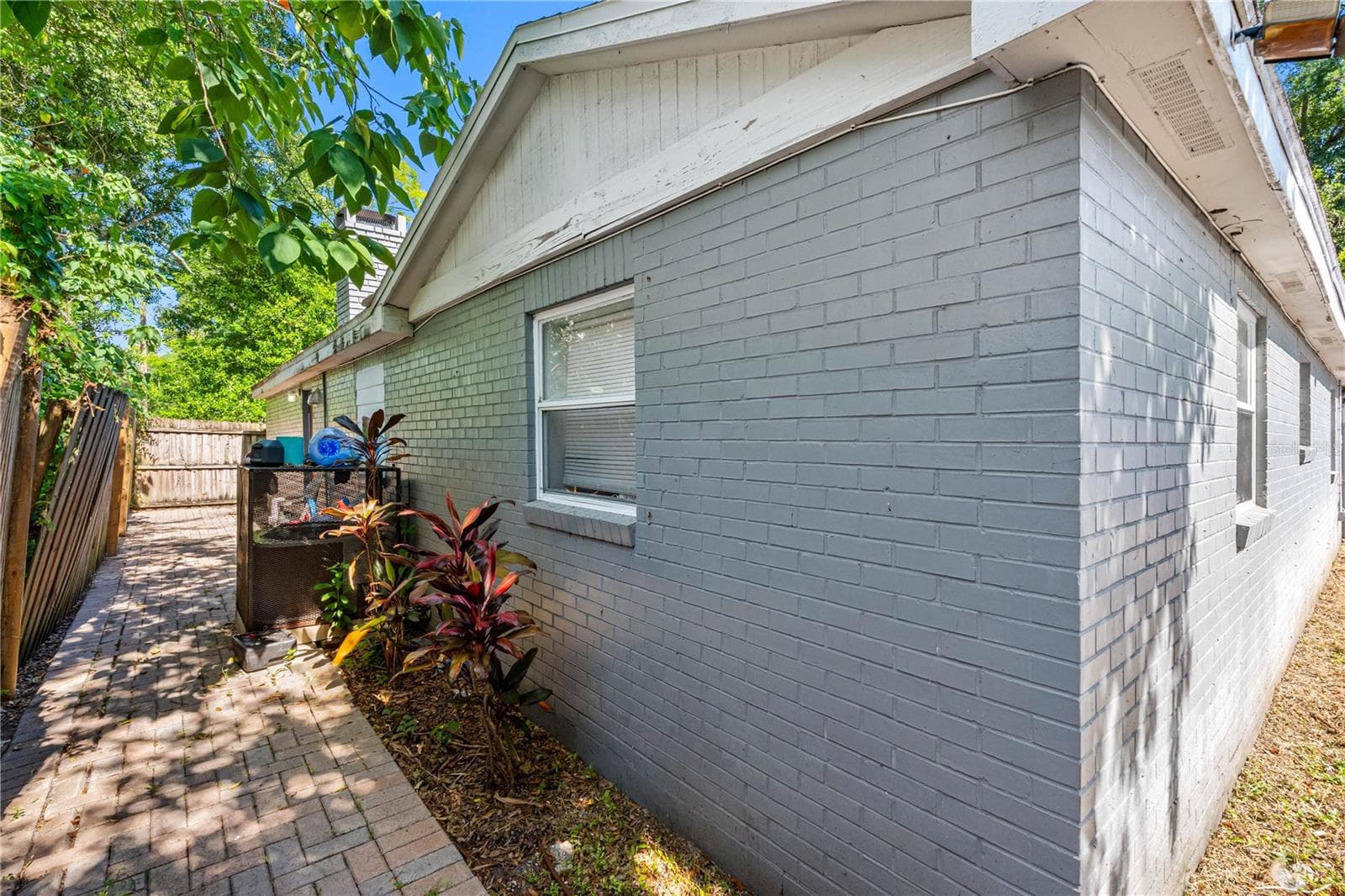 1205 E Seneca Ave photo 4