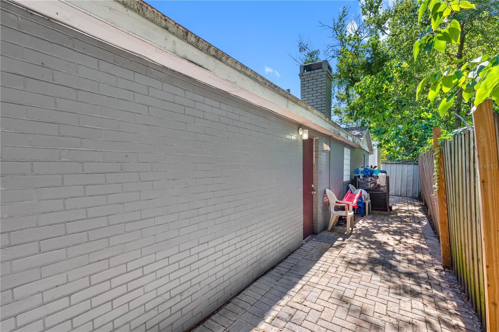 1205 E Seneca Ave photo 5