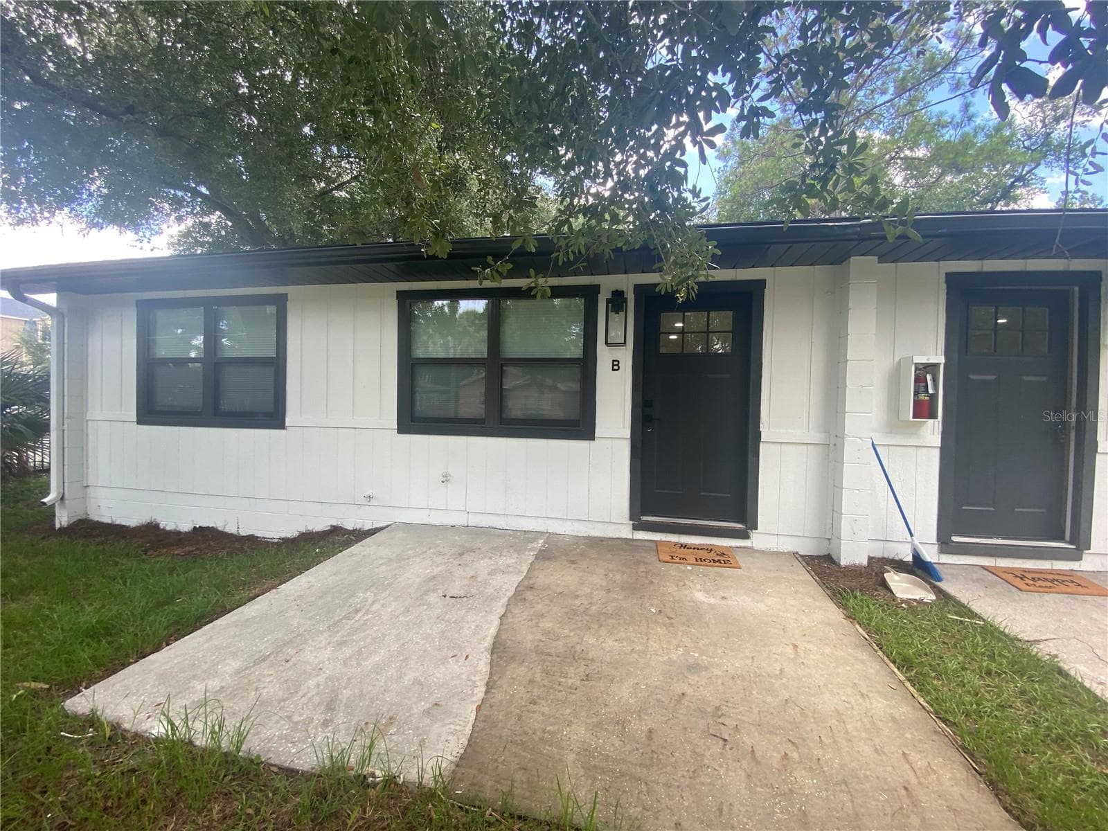704 Angelina Ln #B photo 3