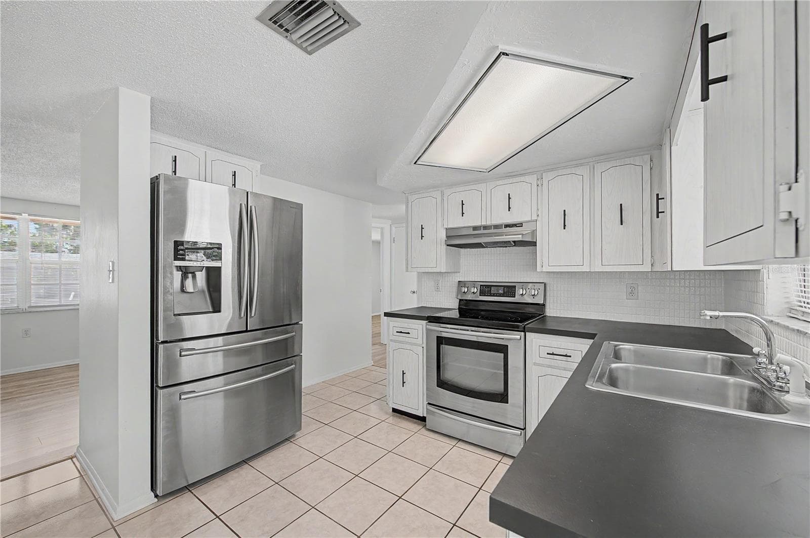 9830 Rainbow Ln photo 5