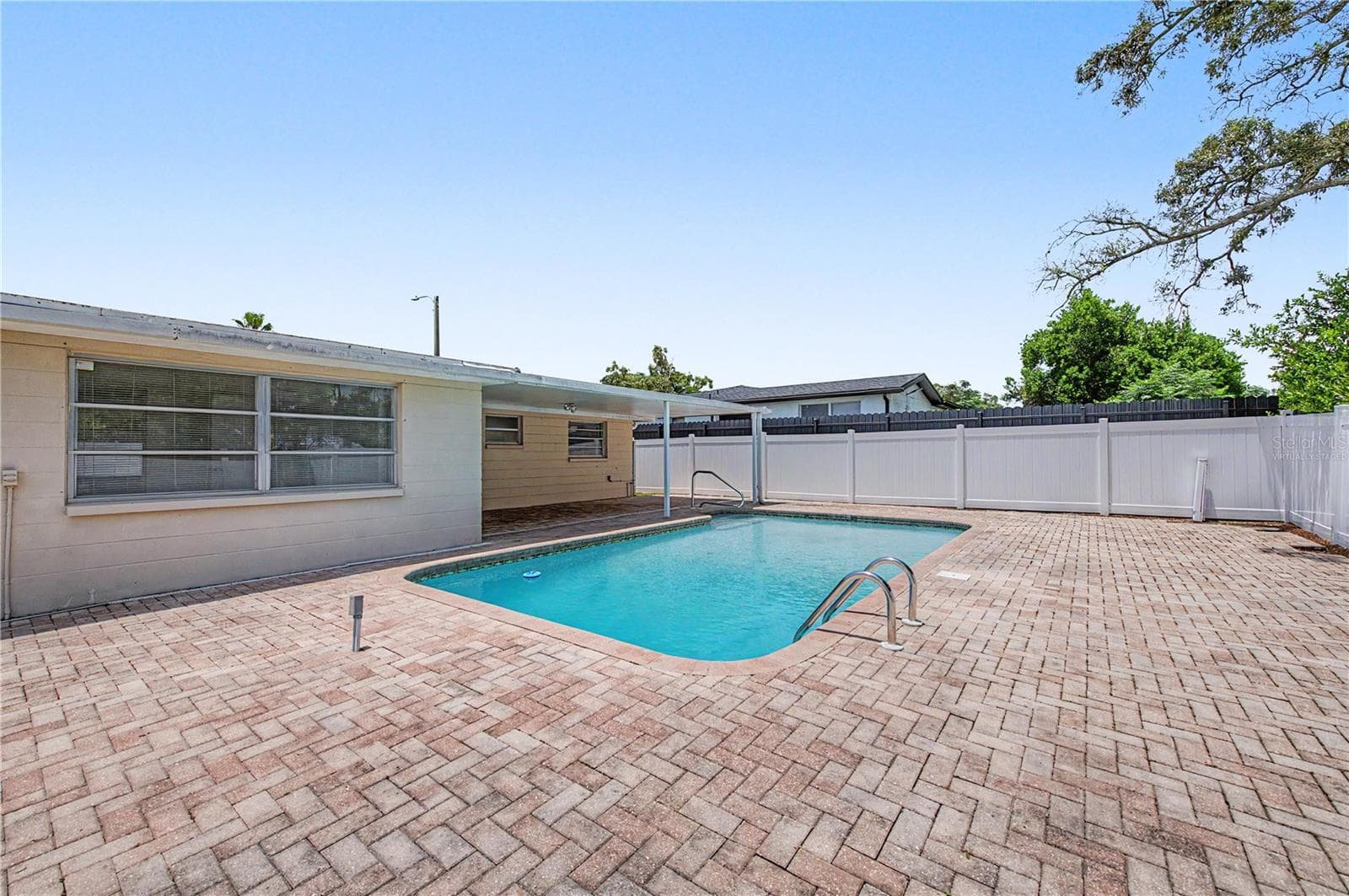 9830 Rainbow Ln photo 3