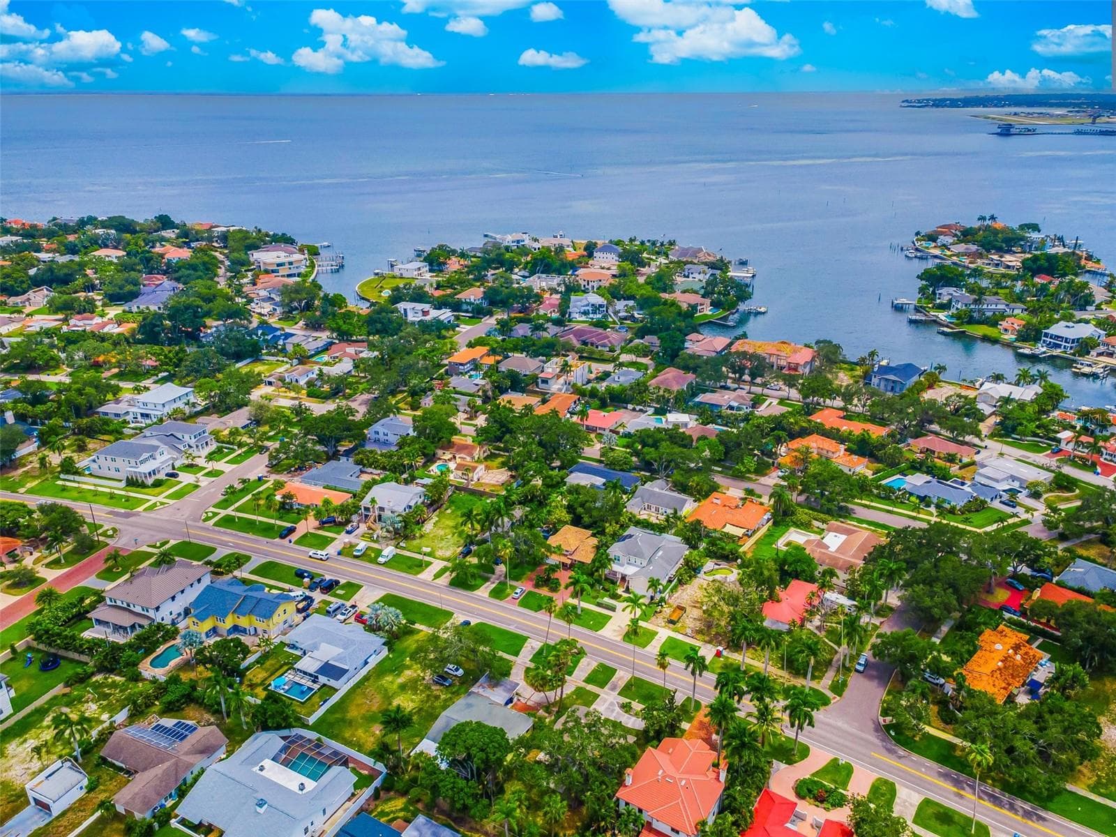 910 Snell Isle Blvd NE