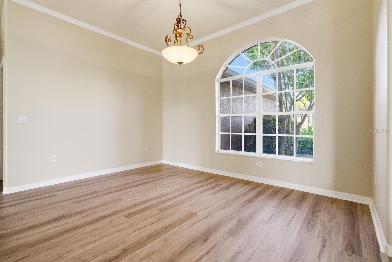 915 Vista Verde Ln photo 3