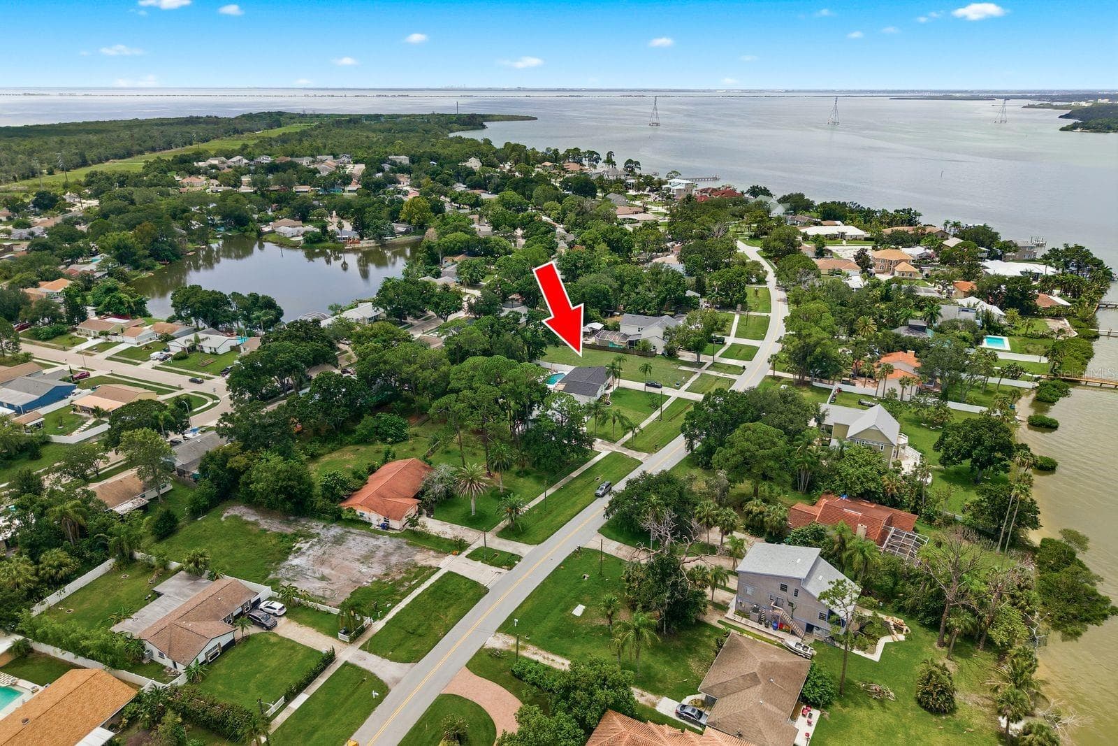 601 Shore Dr E