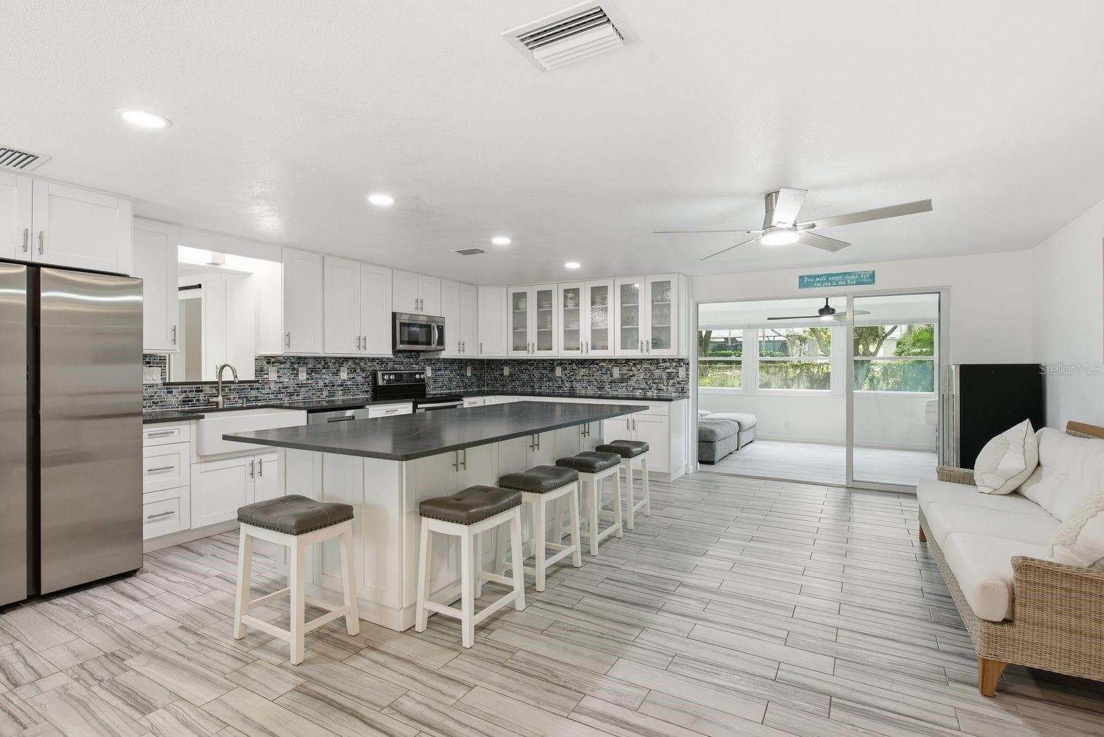 601 Shore Dr E photo 3