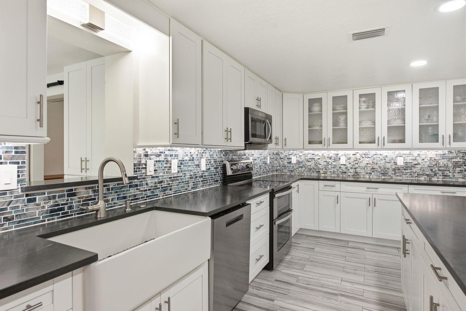 601 Shore Dr E photo 4
