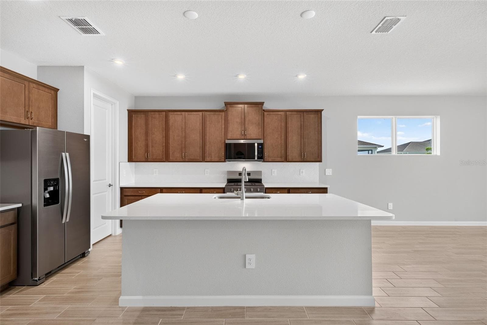 9240 Derbyshire Dr photo 5