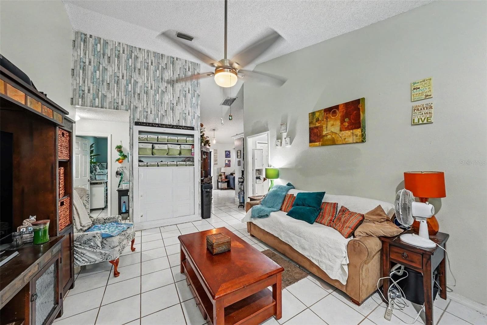 2250 Springwood Cir W photo 4