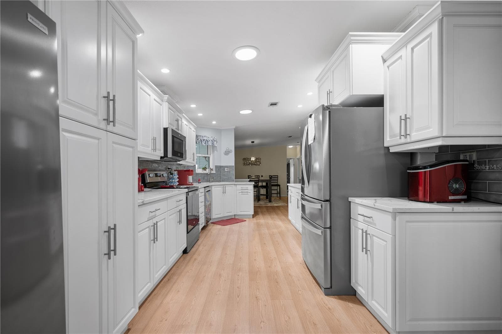 8433 Regal Way photo 4