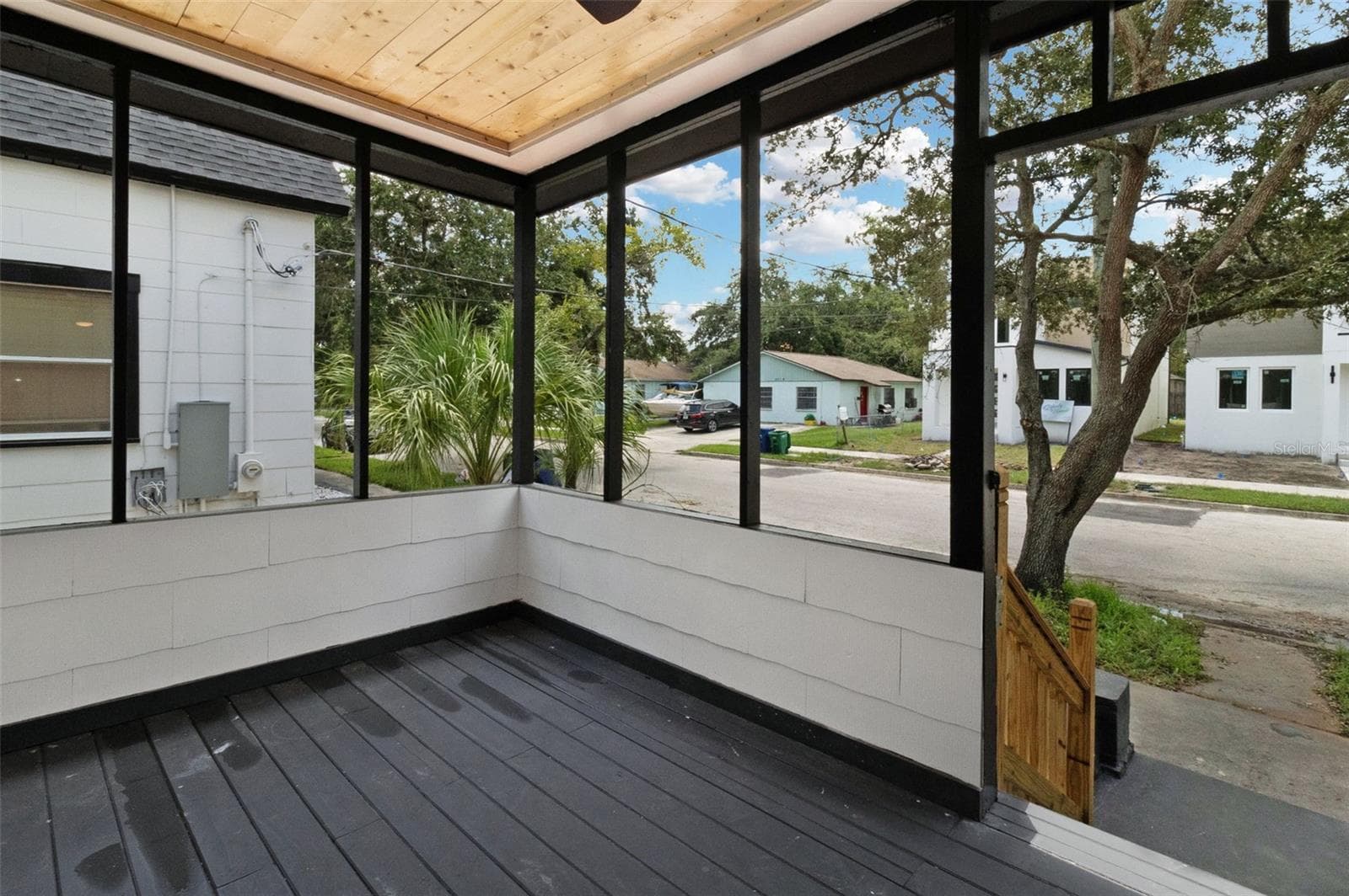 2329 W Beach St photo 5