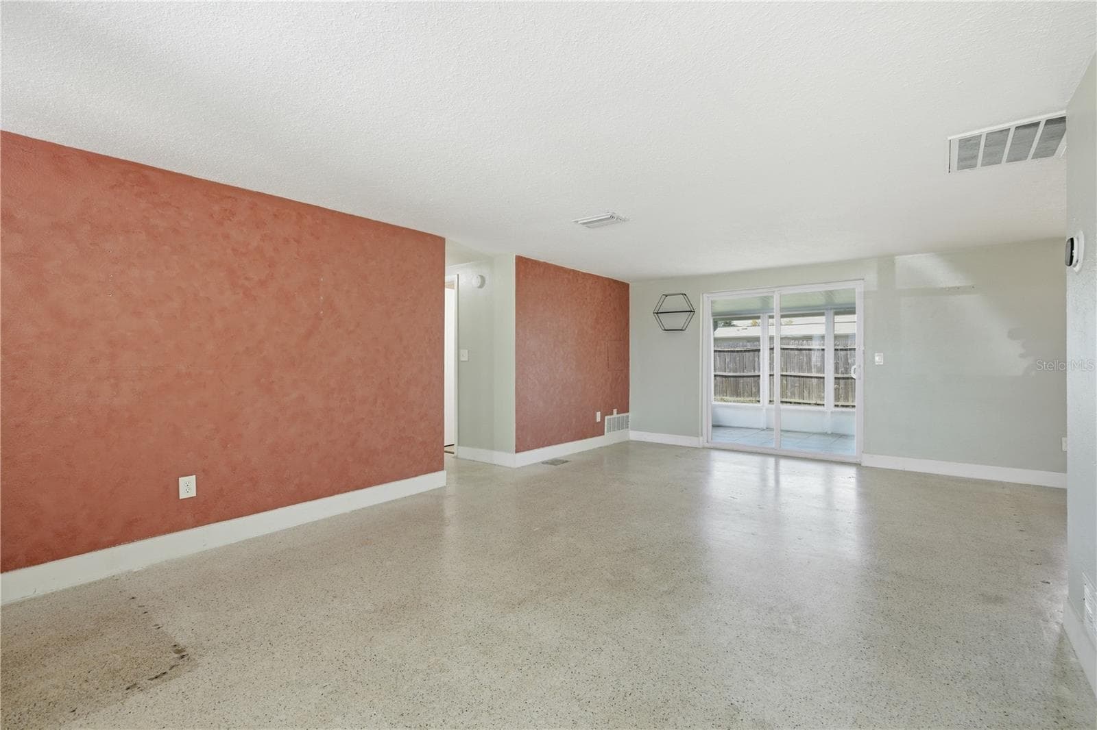 2051 Peggy Dr photo 3