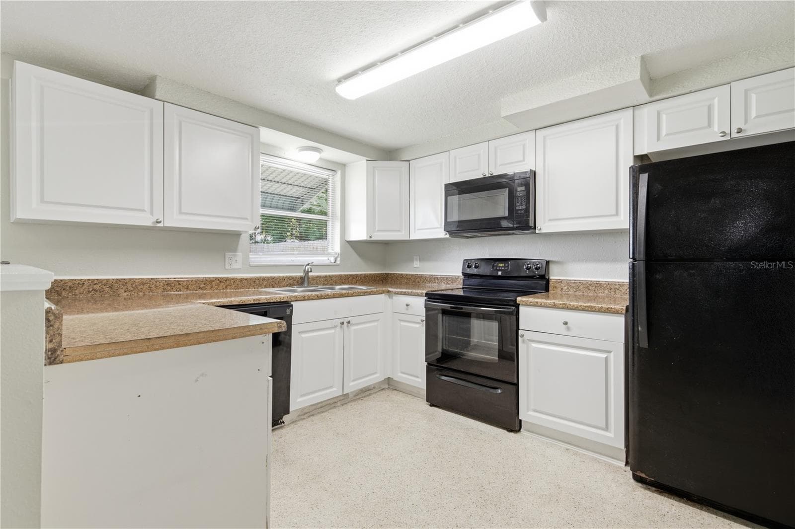 2051 Peggy Dr photo 5