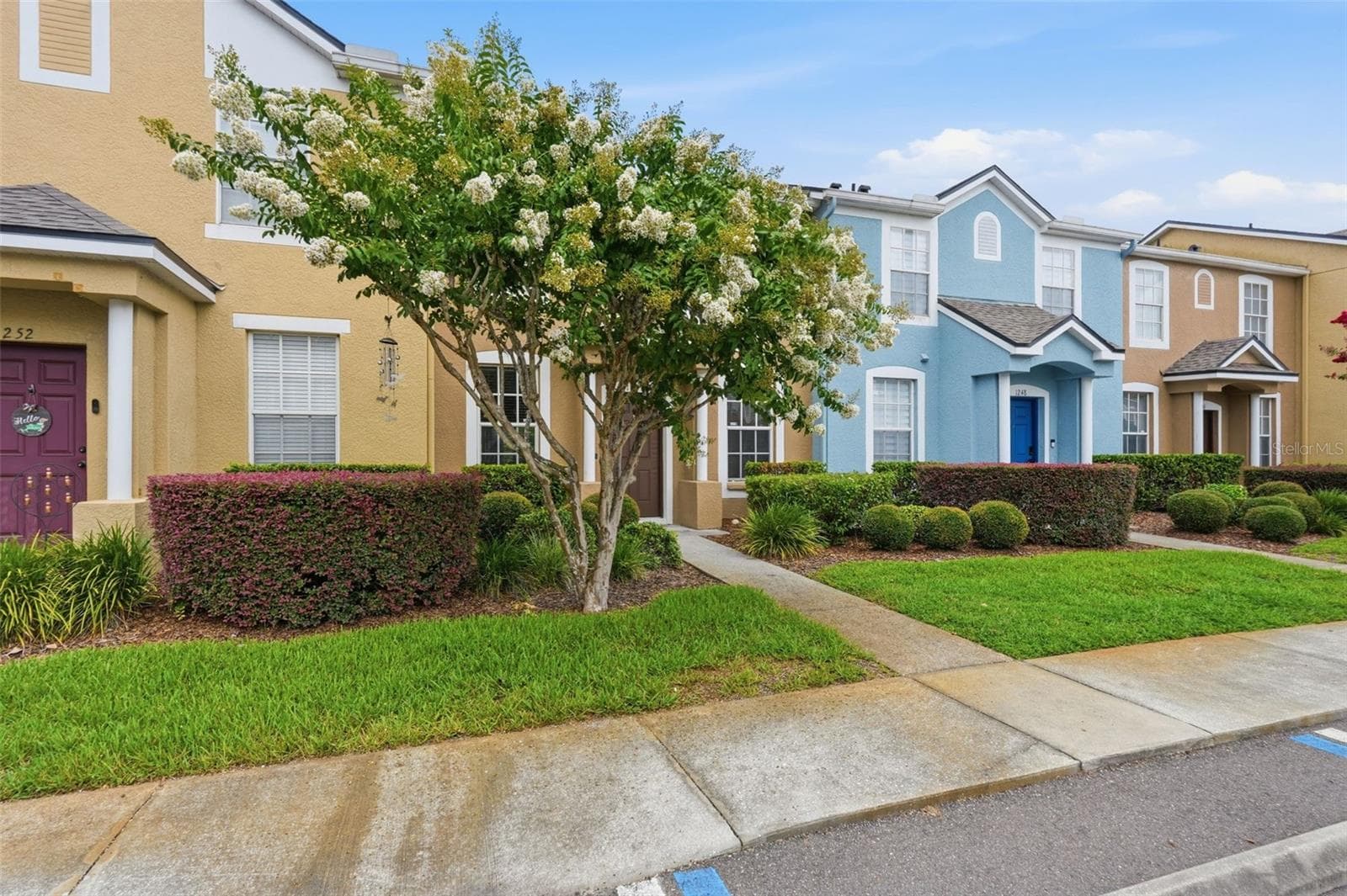 1250 Charlesworth Dr photo 3