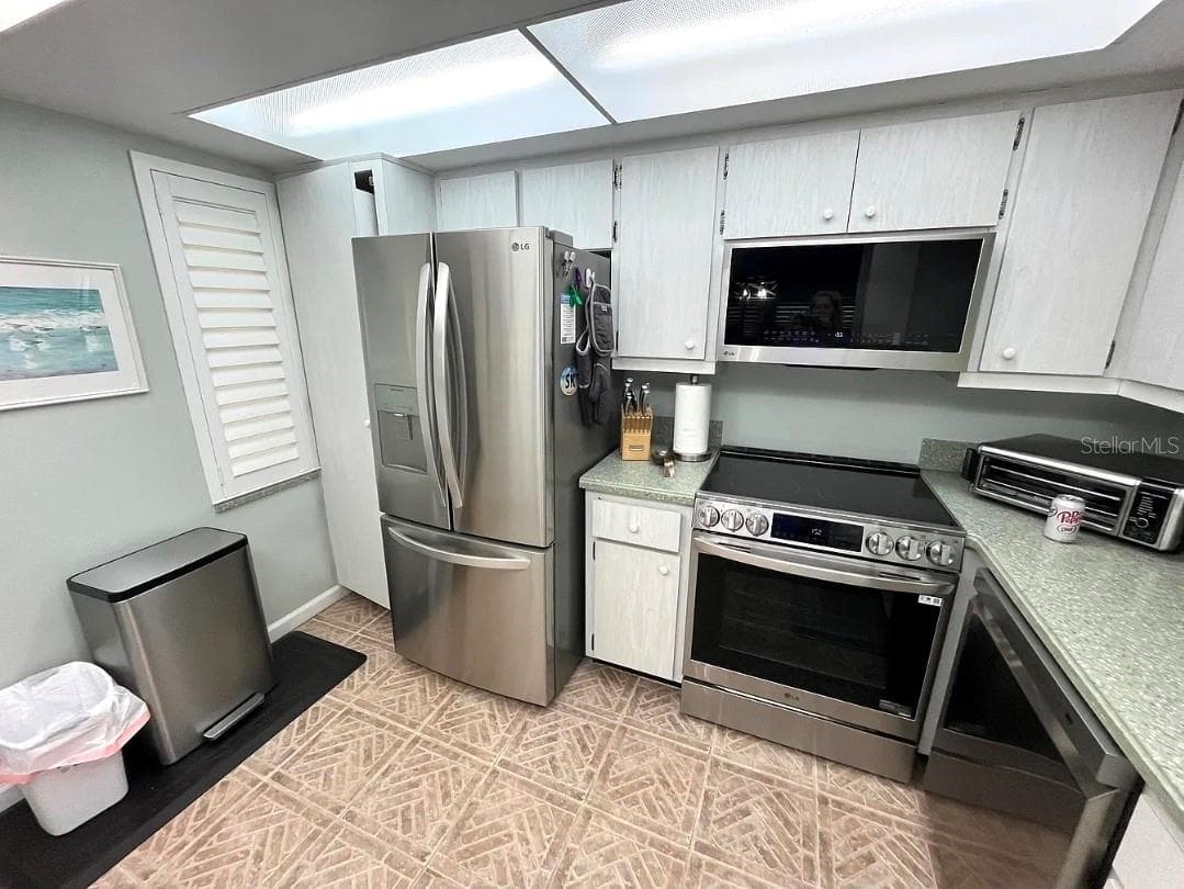 1250 N Portofino Dr #301 photo 3