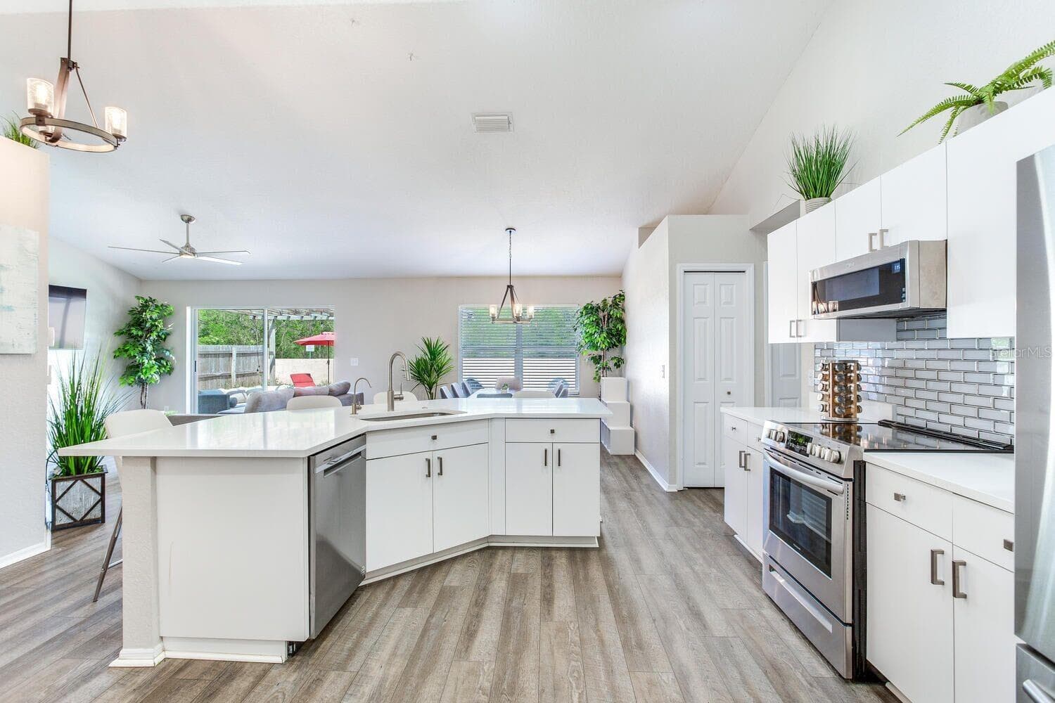 1126 Vinetree Dr
