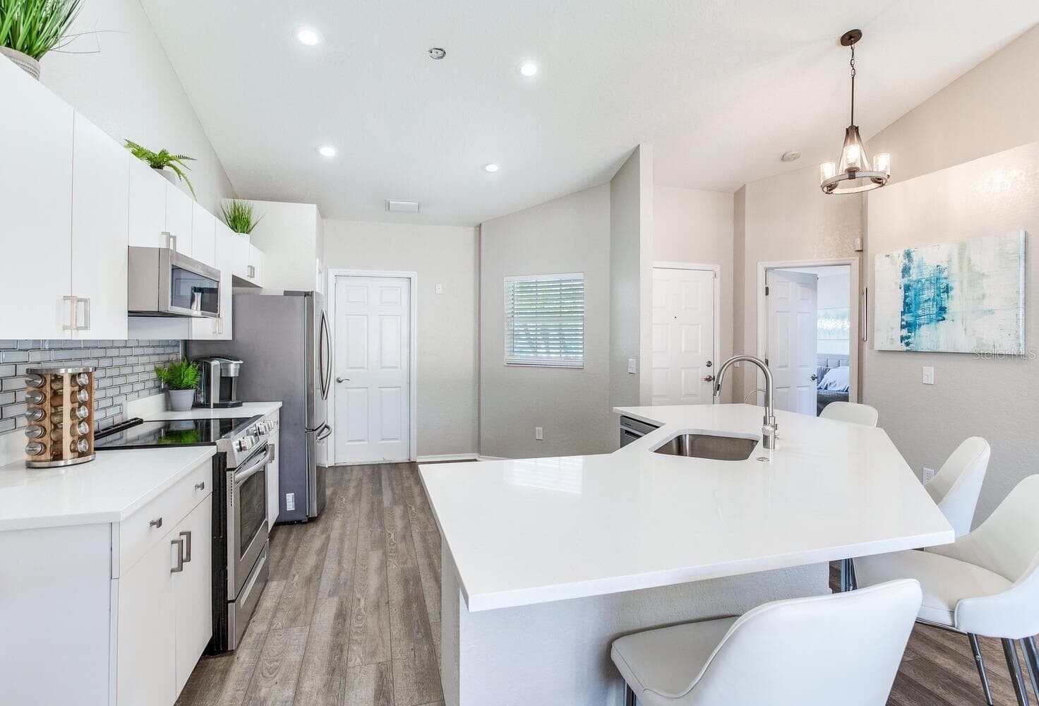 1126 Vinetree Dr photo 4