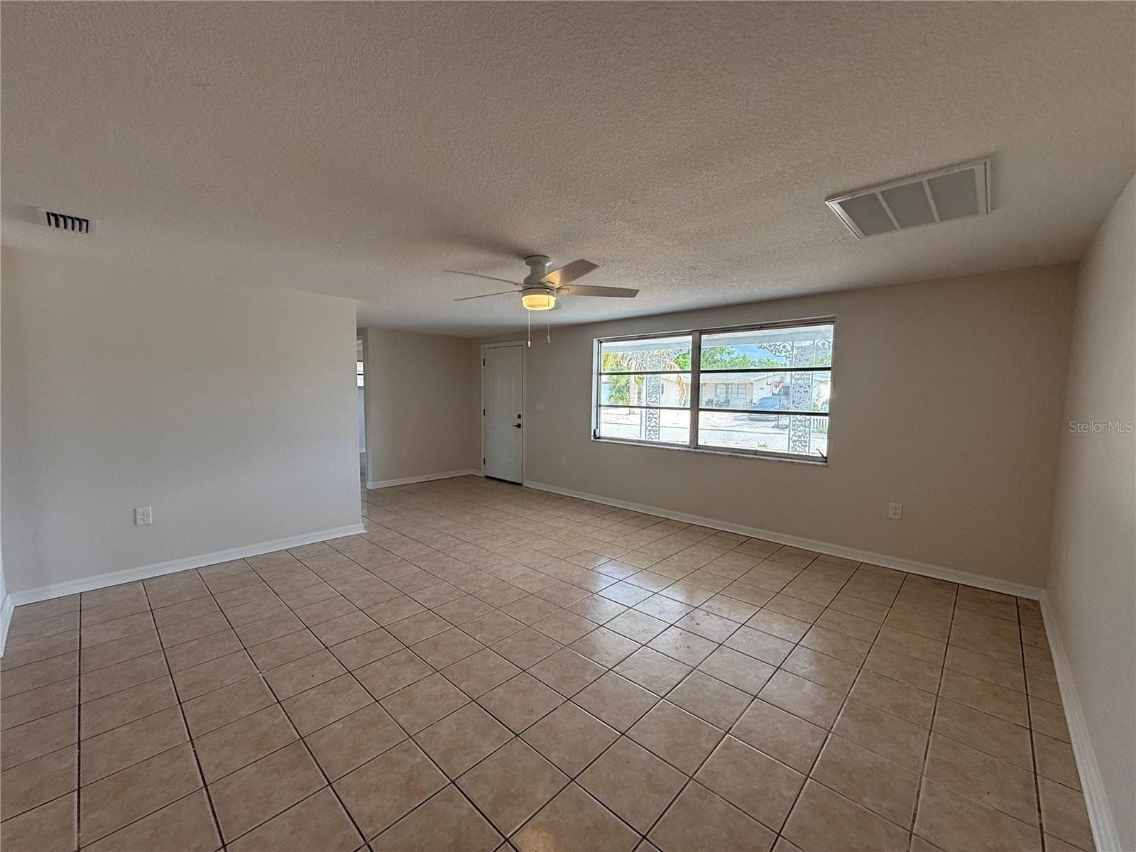 5241 Sparrow Dr photo 4