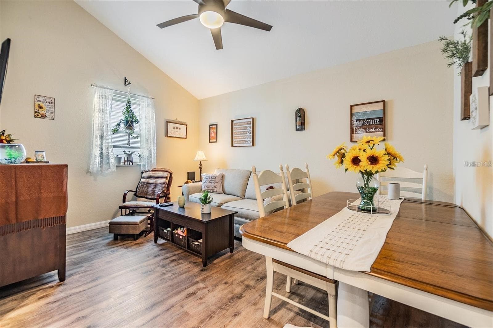 1265 Jade Pl photo 3