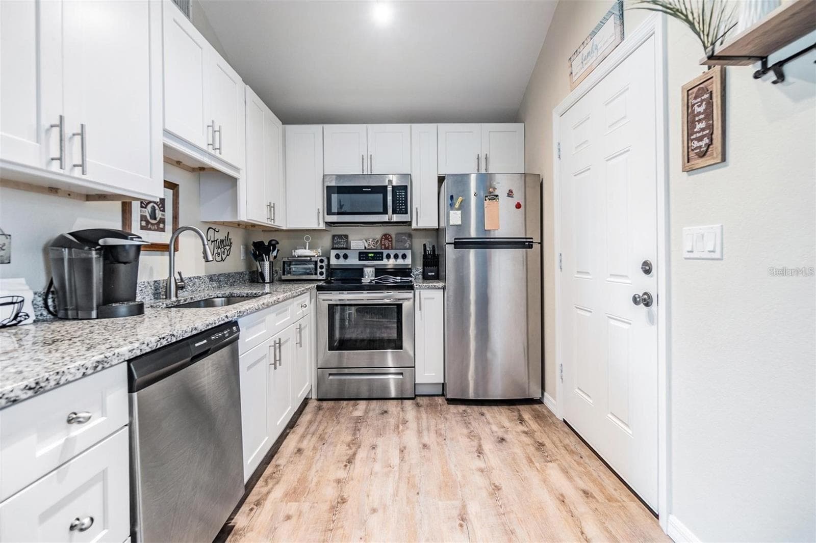 1265 Jade Pl photo 5