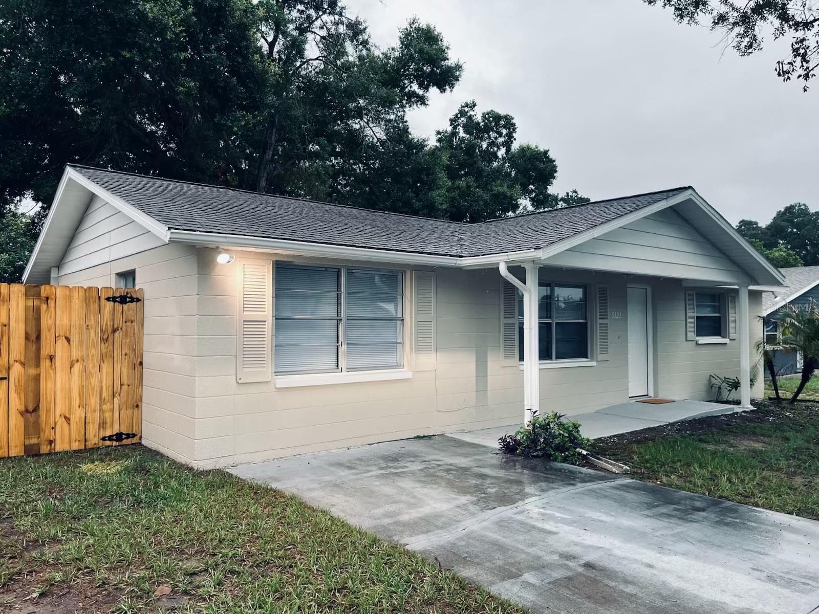 5323 Satsuma Dr photo 3