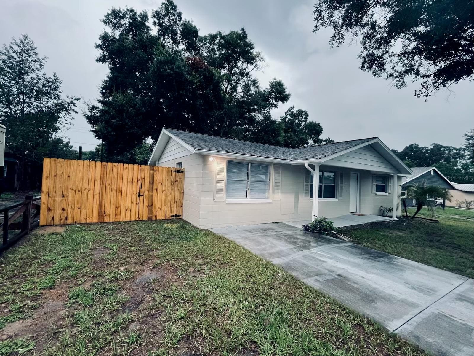5323 Satsuma Dr photo 4