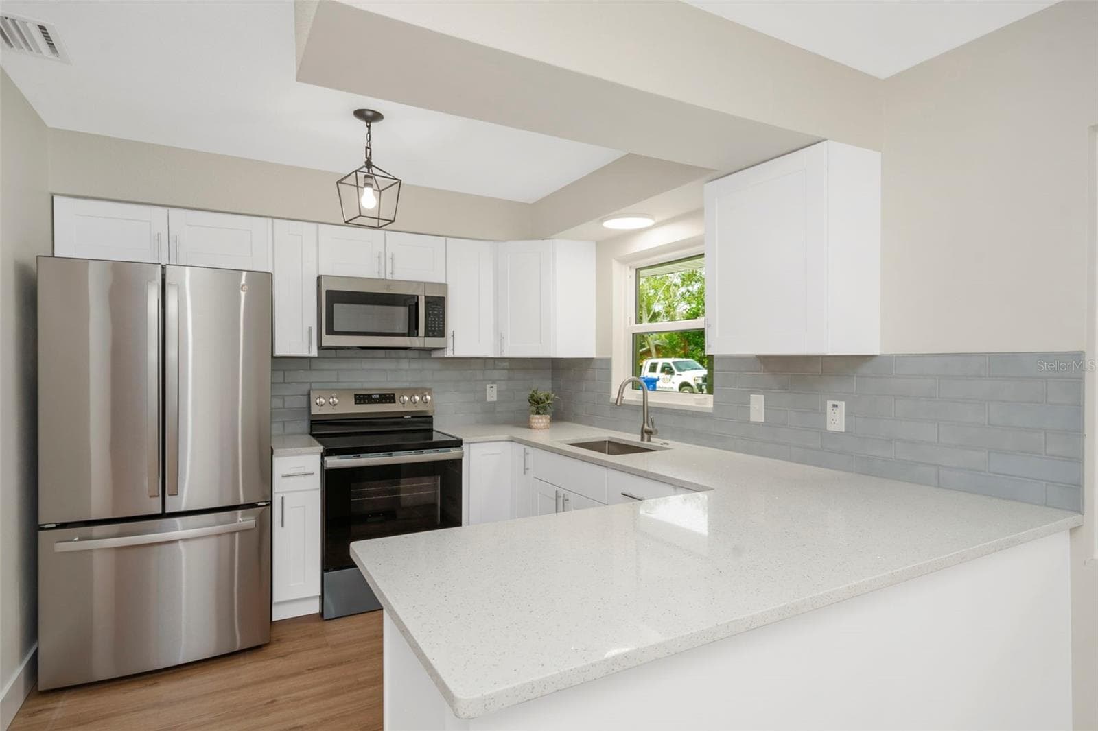19 Ventura Dr photo 3