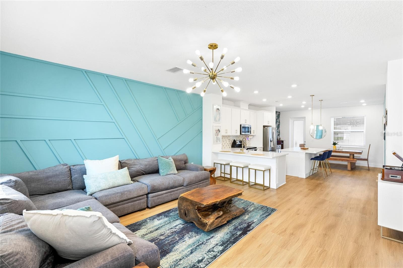 1808 Fender Ln photo 3