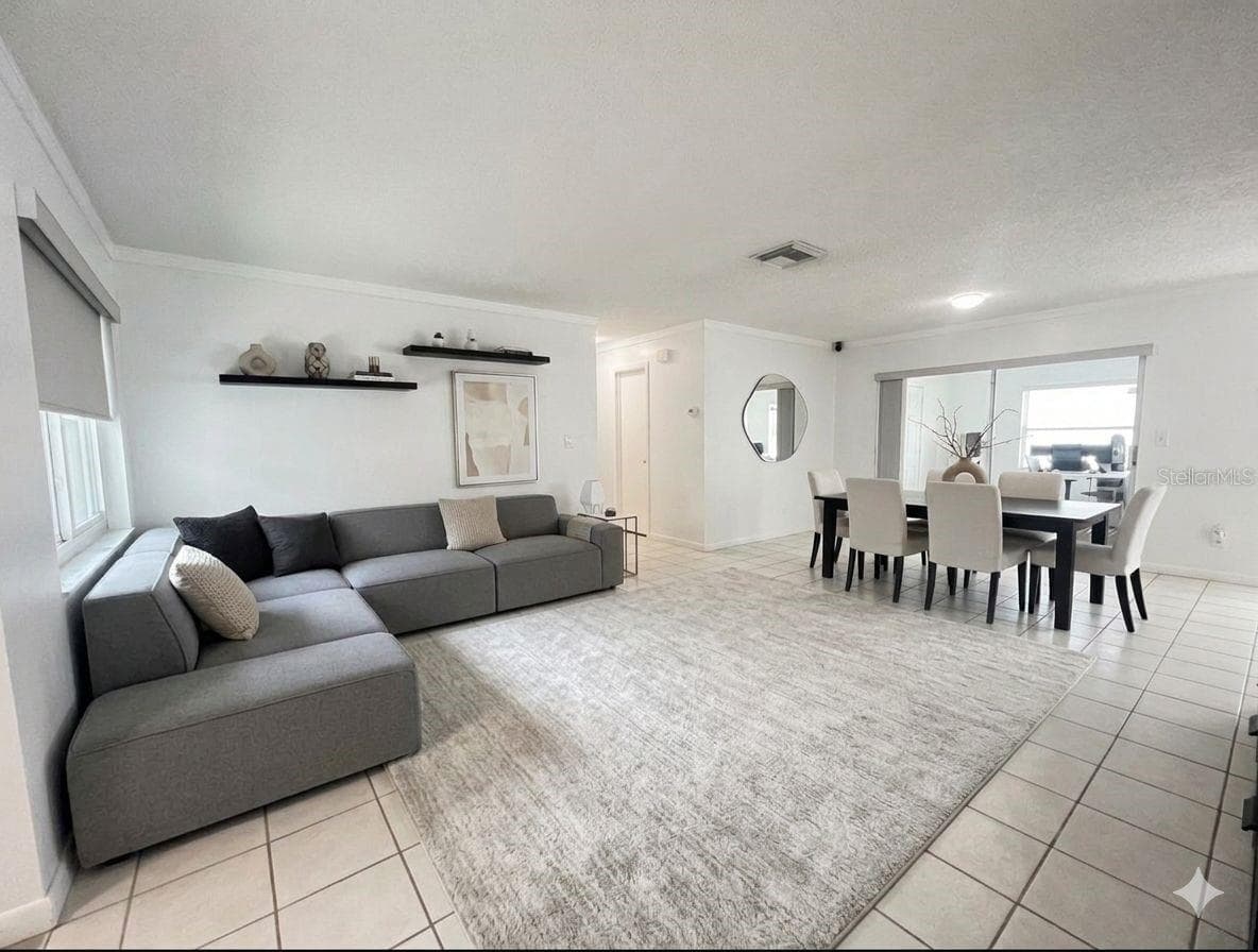 7438 Lake Forest Cir photo 5