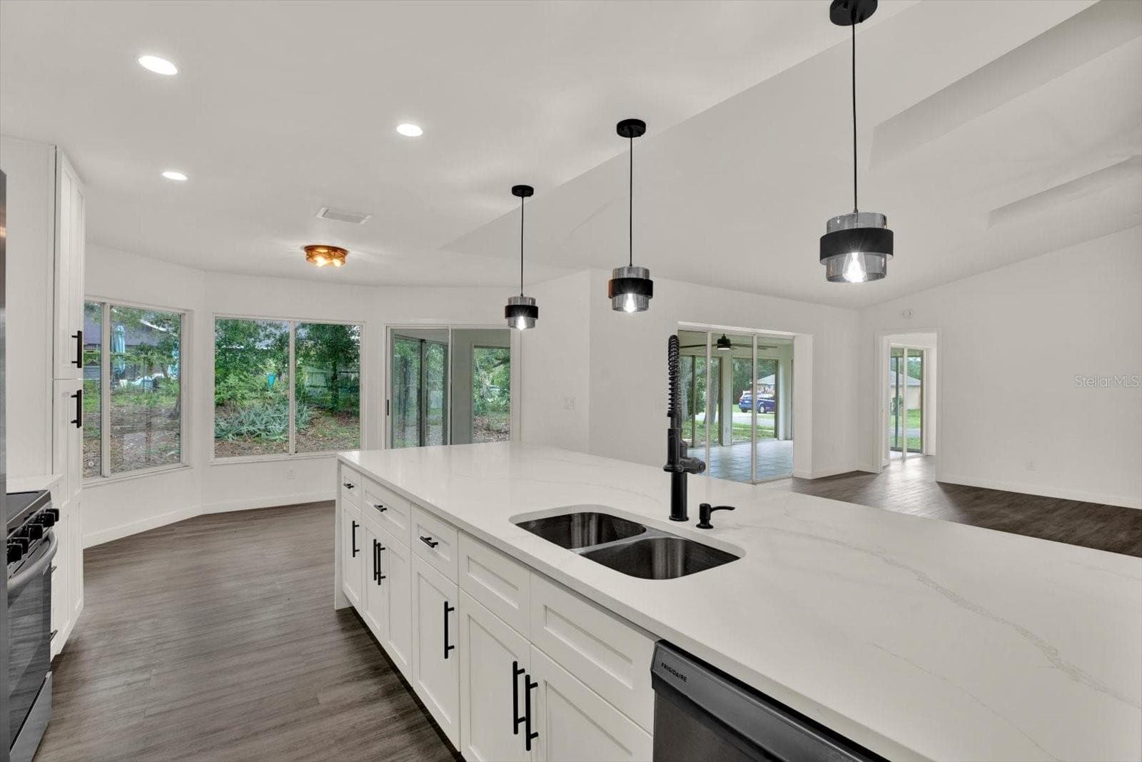 12186 Lamont Dr photo 3