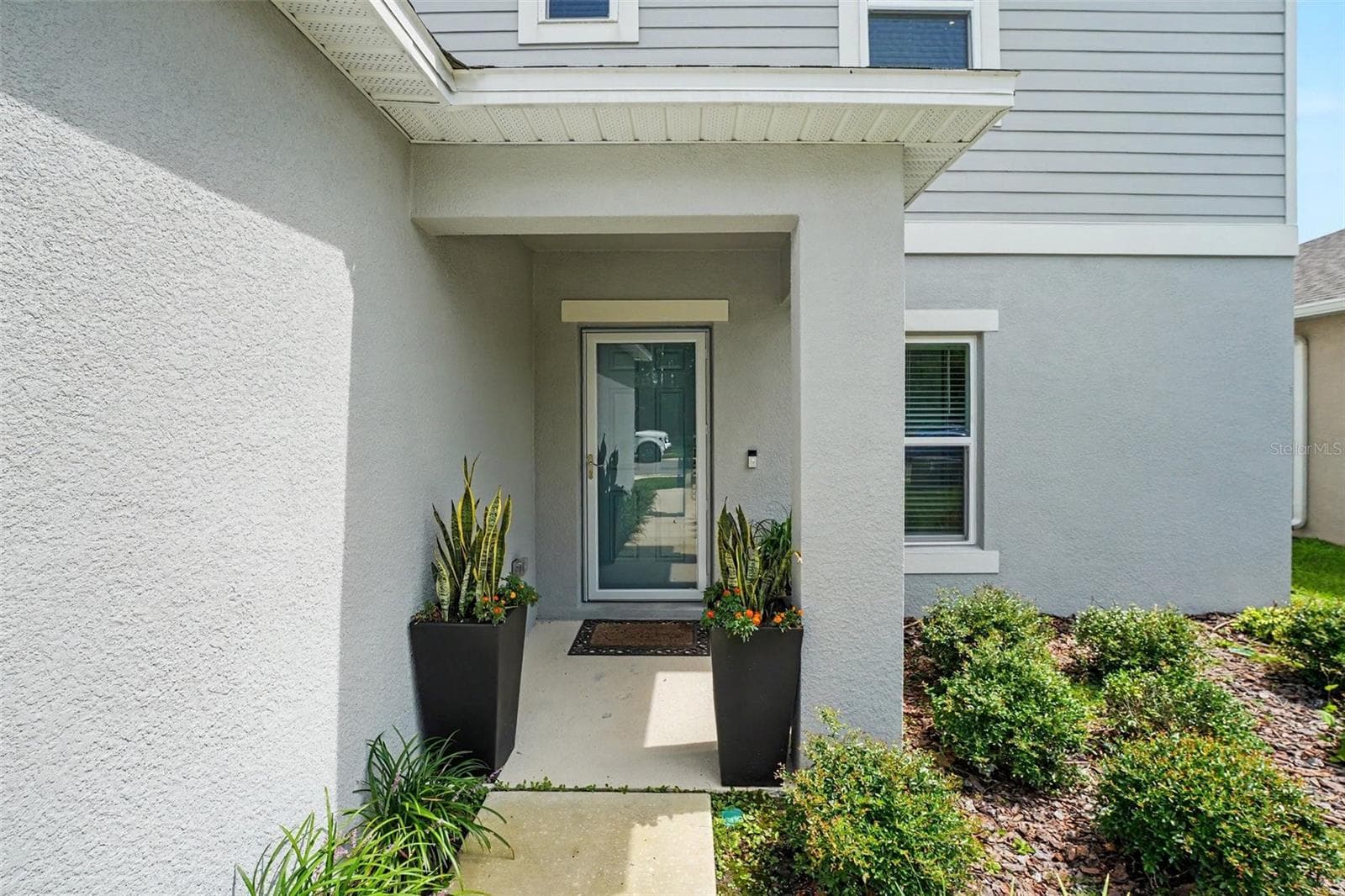 2051 Rosewood Cir photo 3