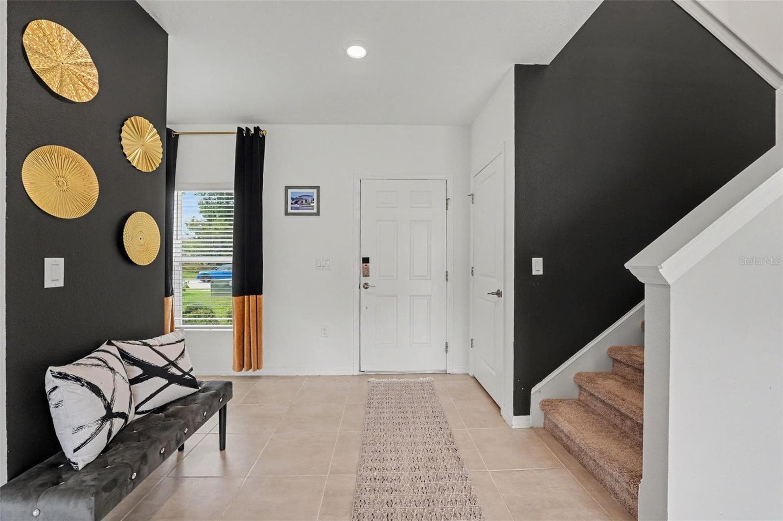 2051 Rosewood Cir photo 4