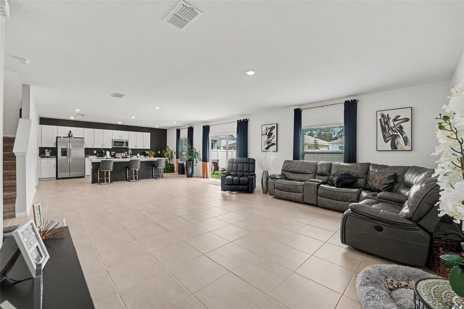 2051 Rosewood Cir photo 5