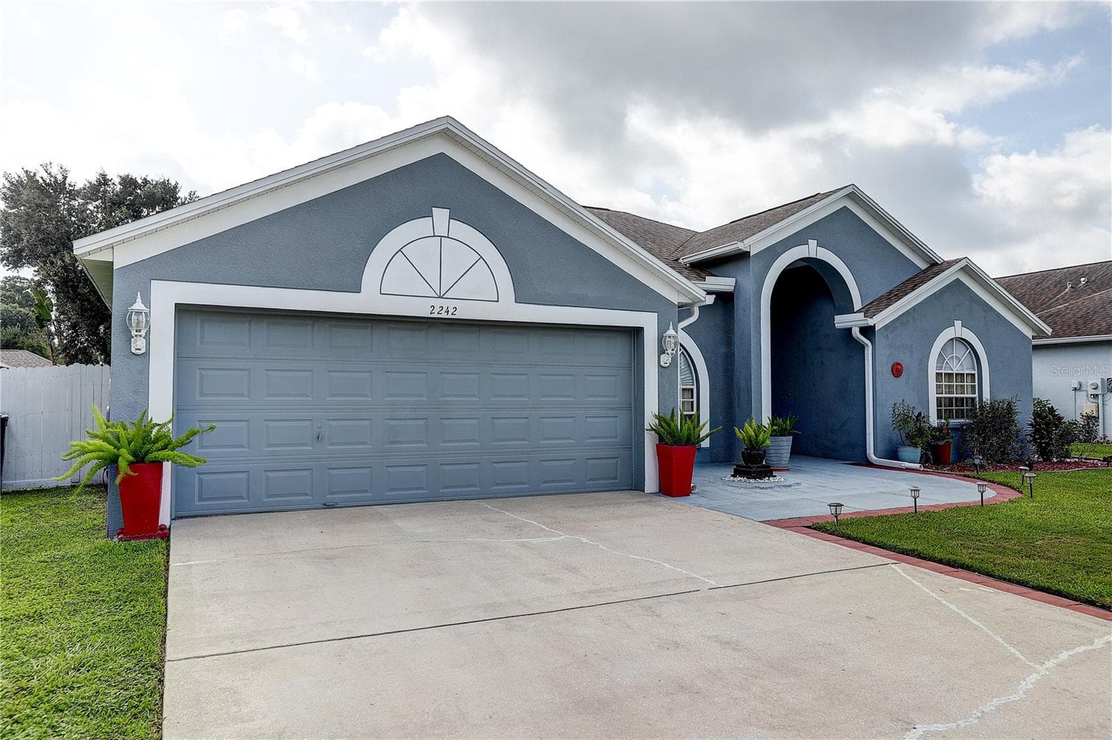 2242 Towering Oaks Cir