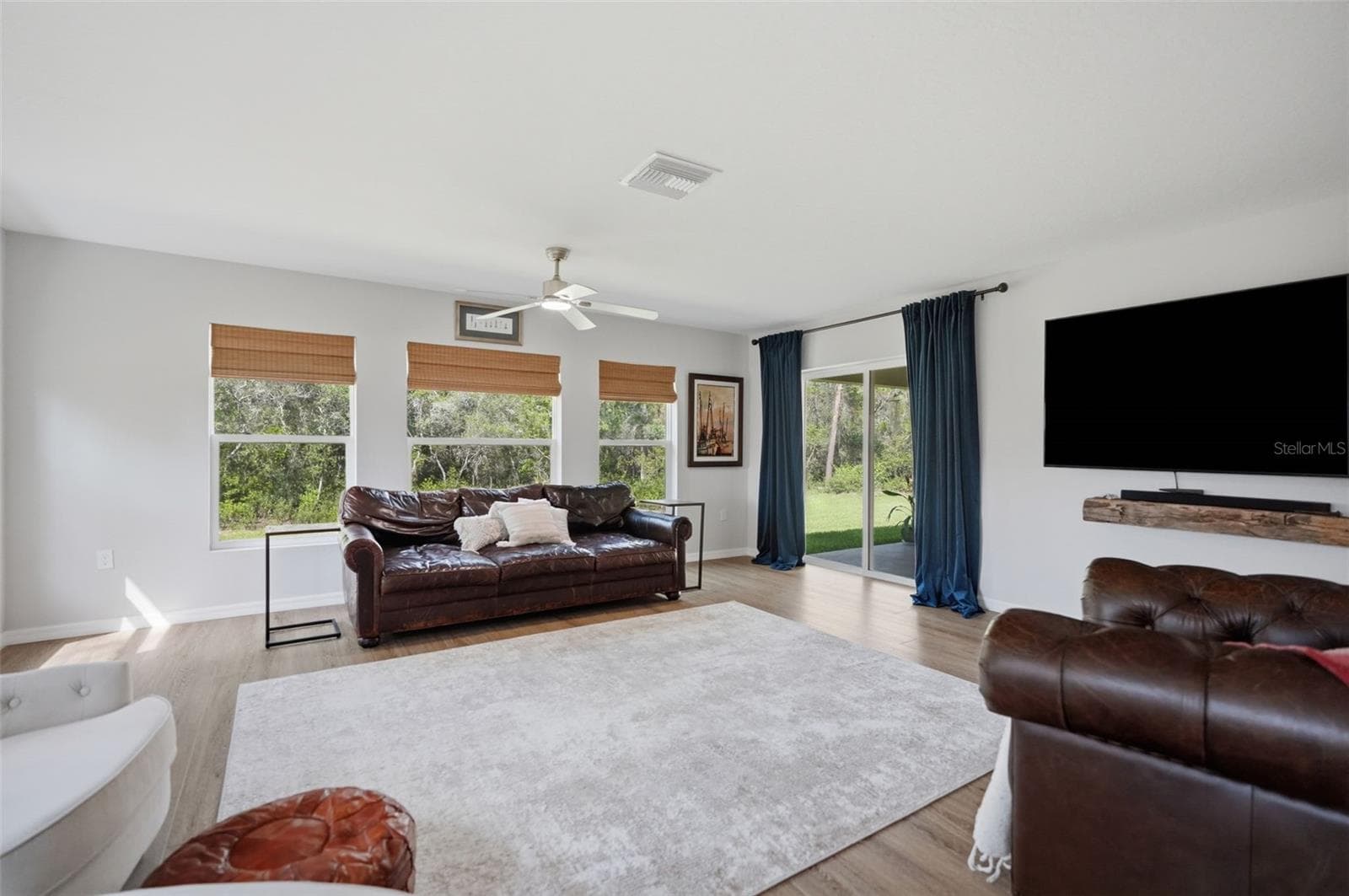 8477 Beachwood CT photo 3