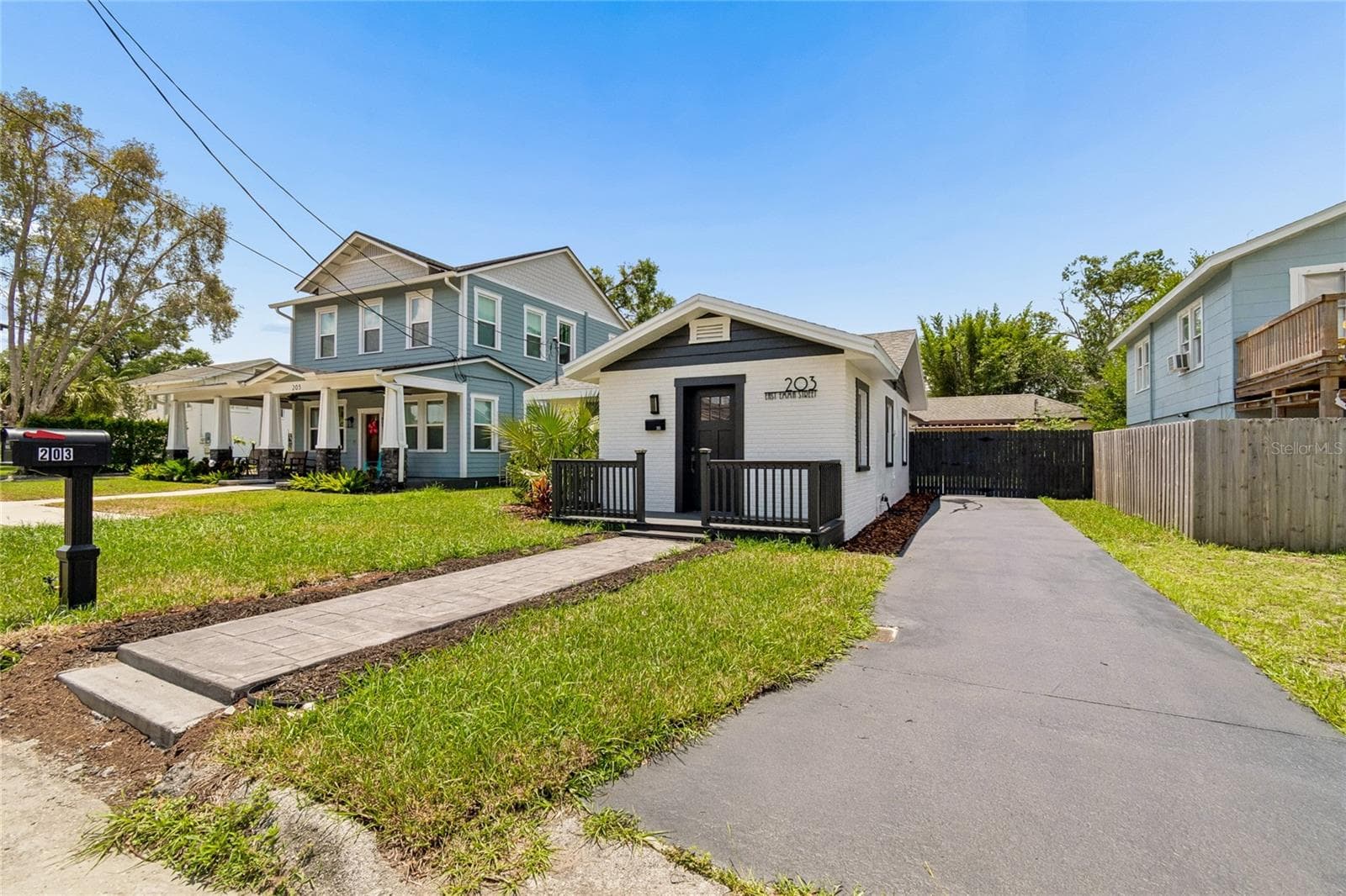 203 E Emma St