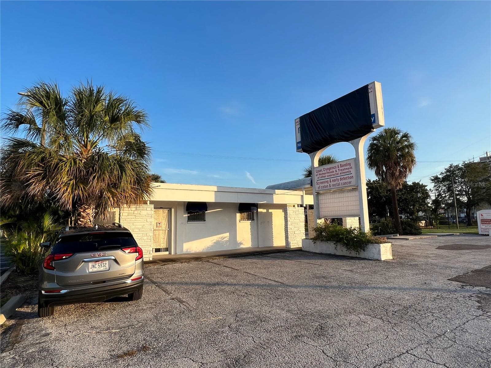3901 Henderson Blvd