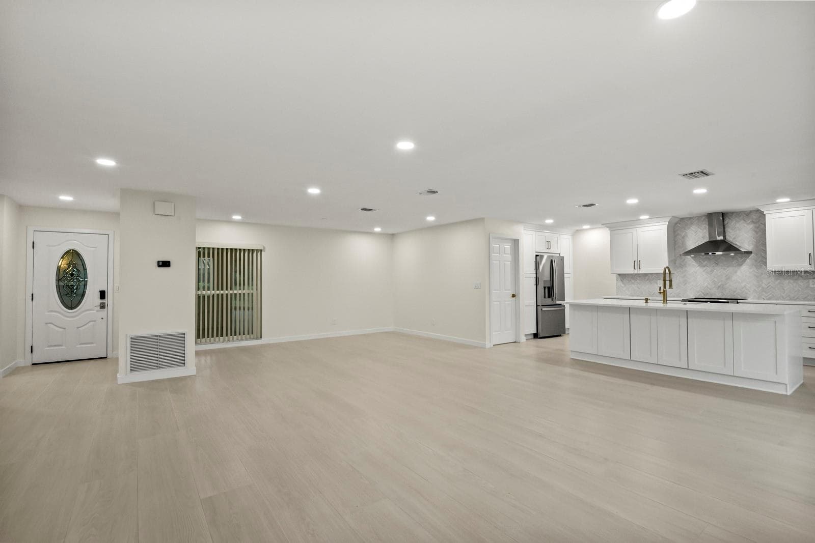 2703 Lancaster Dr photo 3