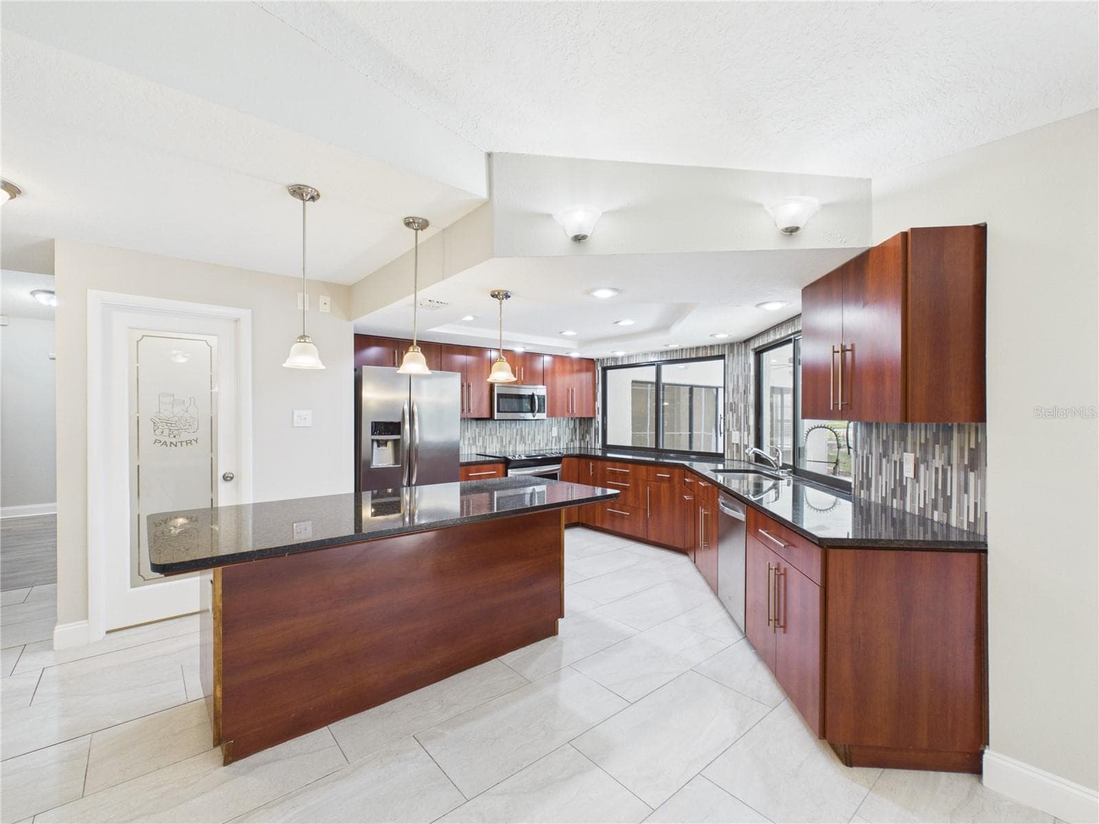 7256 Royal Oak Dr photo 3