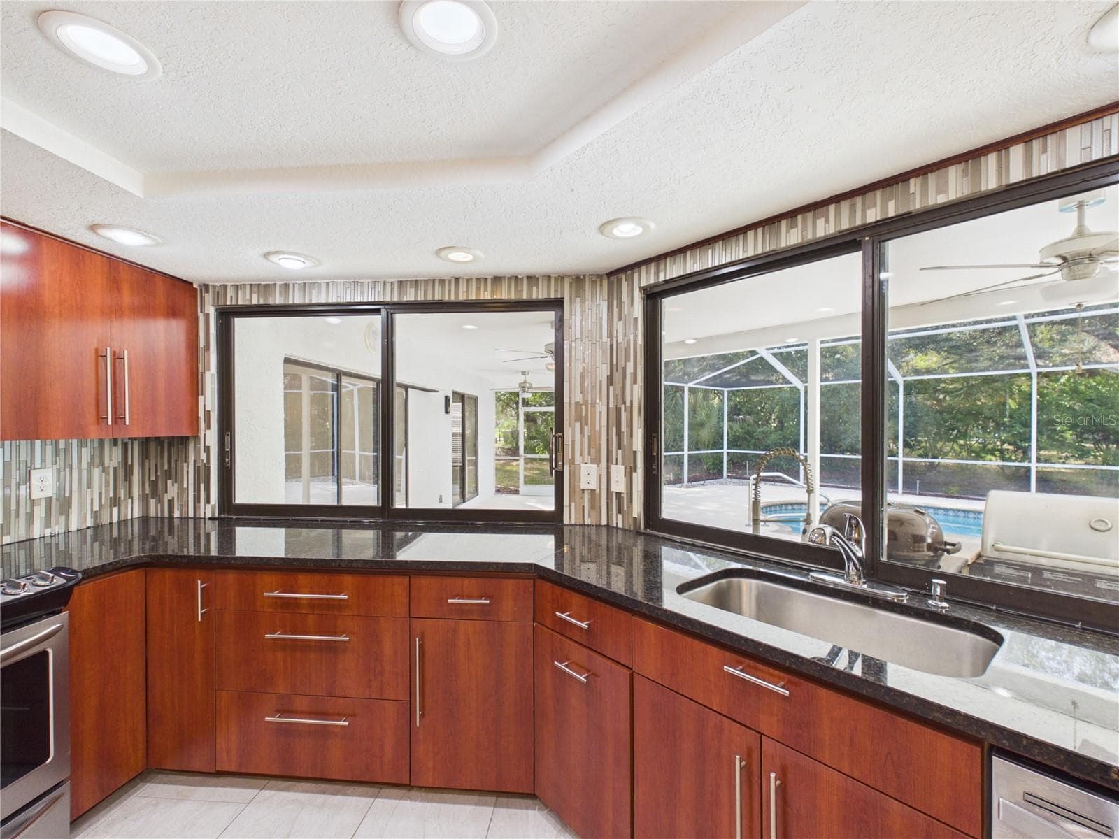 7256 Royal Oak Dr photo 4